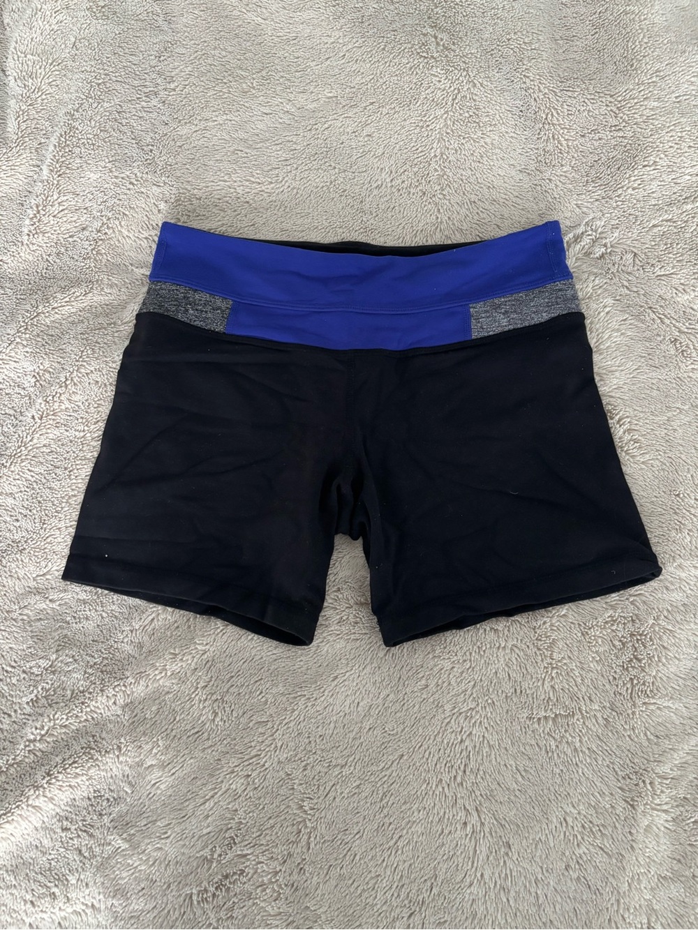 Lululemon Groove Shorts in Black and Pigment Blue